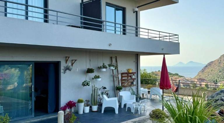 Holiday apartment with BBQ, patio & garden in Patti