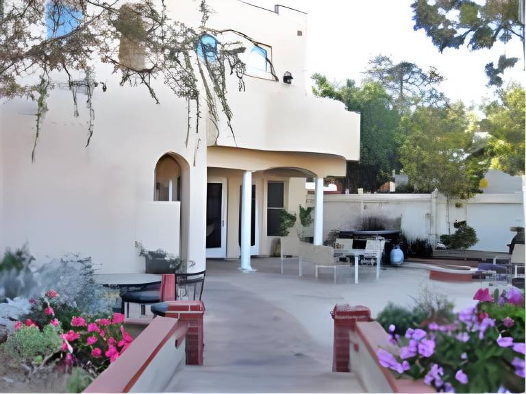 Santa Paula Inn in Ventura, CA