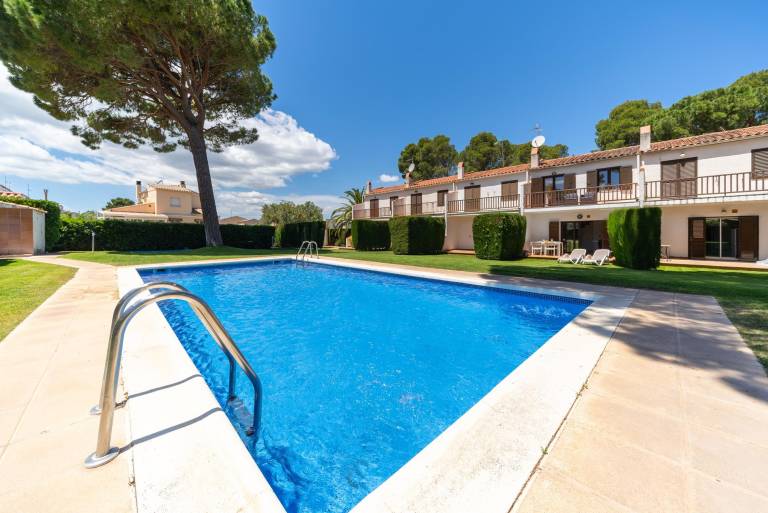 Villa with pool, garden & barbeque — photo 2
