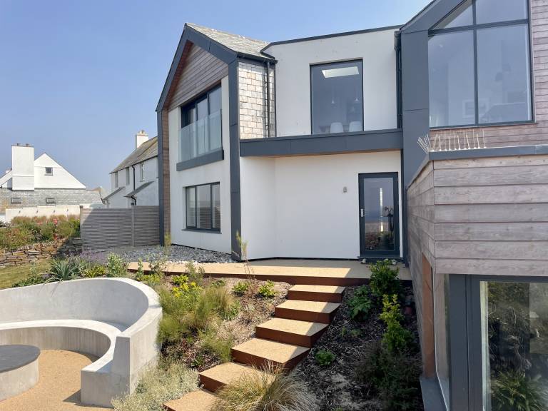 Cottage with yard | Beach view — photo 2