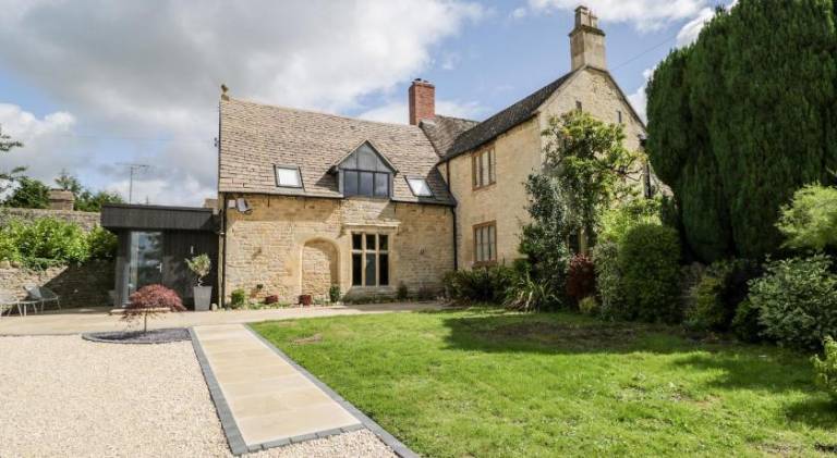 Ample house | Dogs allowed in Tewkesbury