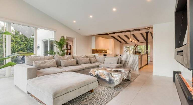 Luxury Waterfront Home w Pool Hot Tub Dock Near Las Olas Gulfstream — photo 4
