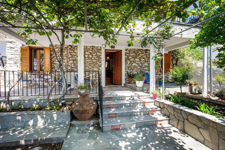 House Thasos