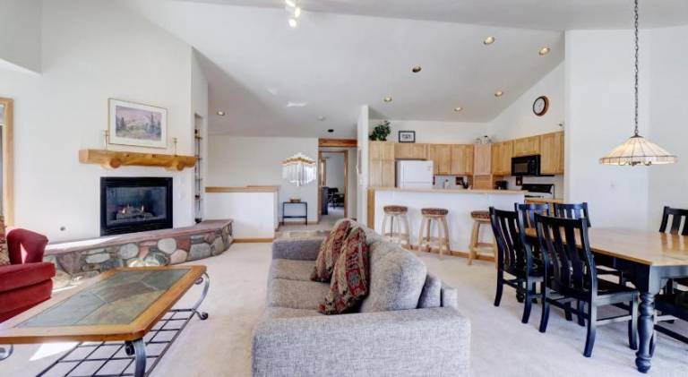 House with hot tub | Suitable for remote work | Pets are welcome in Silverthorne, CO