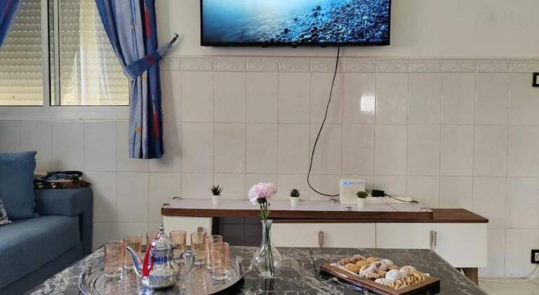 Stylish Coastal Stay with Panoramic Sea Views — photo 2