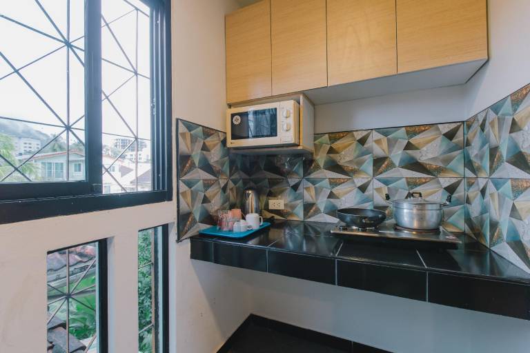 Serviced apartment with terrace, pool & garden — photo 4