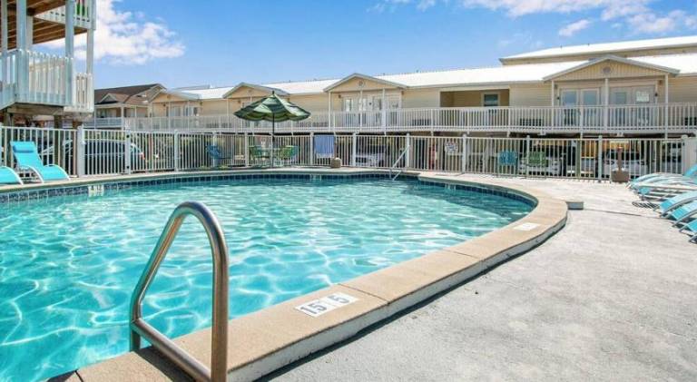Private Beach Access With Pool and 2-MIn Walk to Beach — photo 3