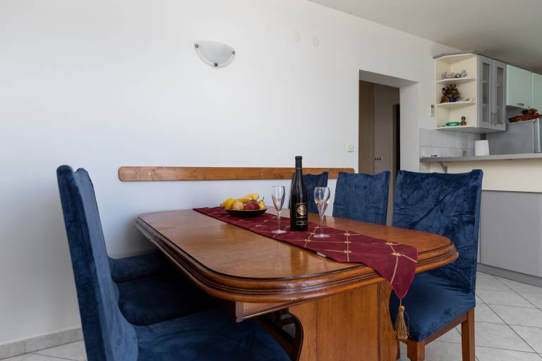 Three bedroom apartment with balcony and sea view Mimice, Omiš (A-2805-a) — photo 4