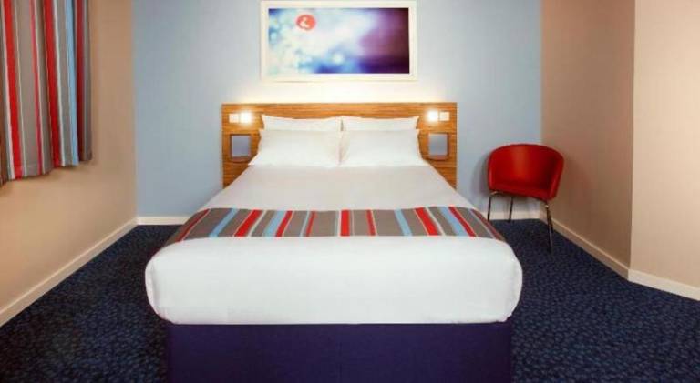 Travelodge Cardiff M4 — photo 4