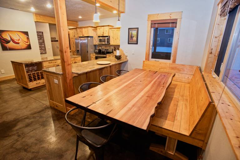 Elk Ridge: Hot Tub, Pet Friendly, Pool Table, and Gas Fireplace — photo 3