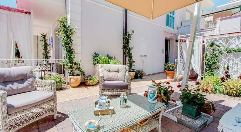 Serviced apartment with terrace & yard | Dogs allowed in Rimini