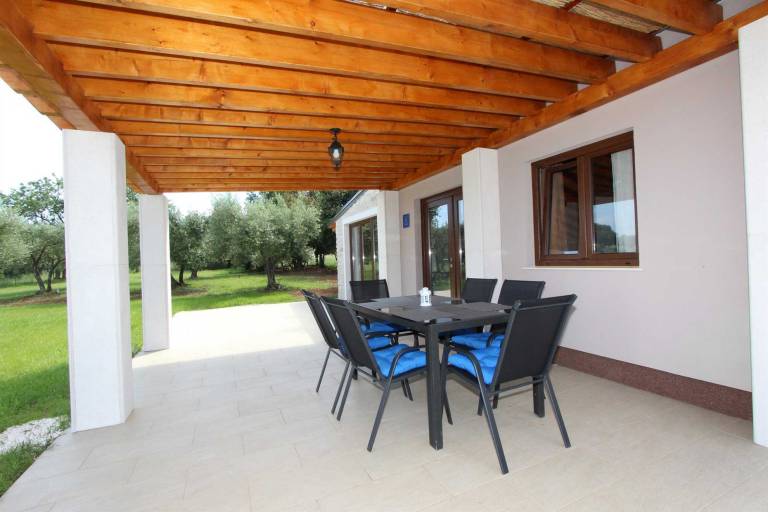 Vacation home with garden, BBQ & patio — photo 3