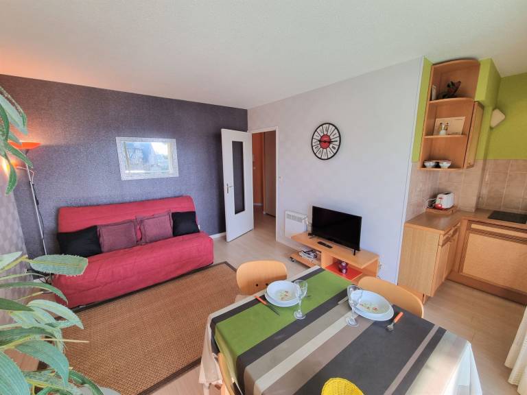 Apartment with garden — photo 2