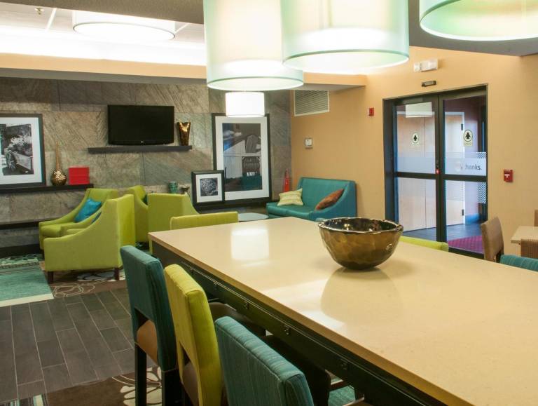Hampton Inn Louisville-North/Clarksville — photo 4