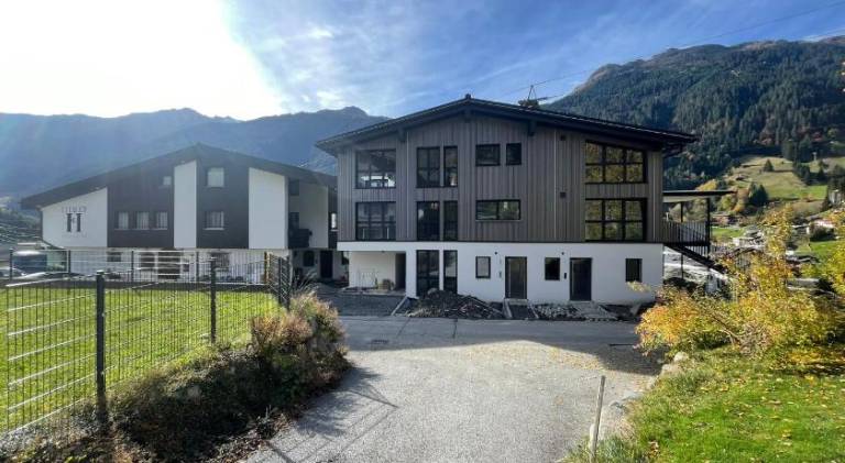 Pleasant holiday apartment with garden, patio & BBQ | Next to the ski | Dogs allowed in Gaschurn