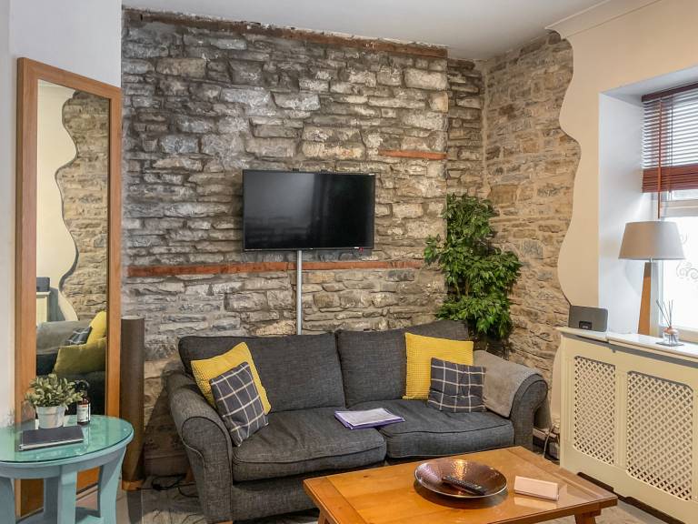 Family-friendly cottage | Pets are welcome in Carmarthen