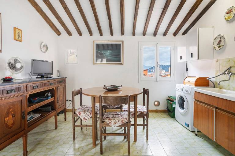 Holiday apartment with patio | City view — photo 5