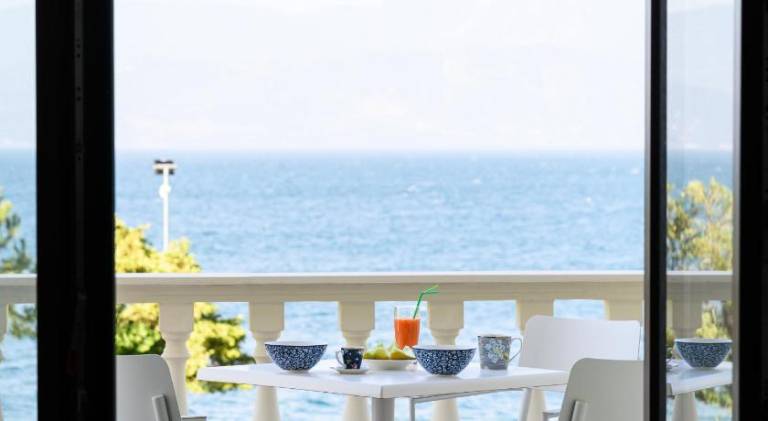 Villa Filoxenia - by the sea - up to 12 guests — photo 3