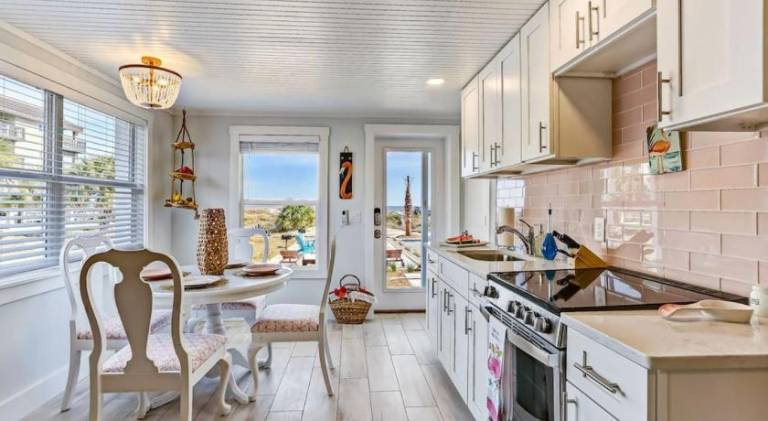 Flamingo Loft - Charming Oceanfront Loft - Multiple Decks - Private Beach Access in Fernandina Beach, FL