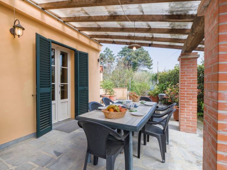 Vacation home with garden, patio & barbecue | Mountain view — photo 3