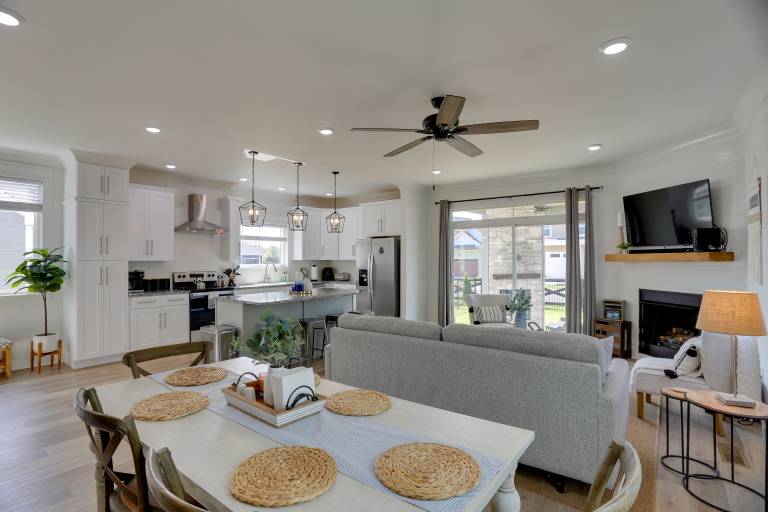 Modern Luxury Retreat Walk to Tims Ford Lake