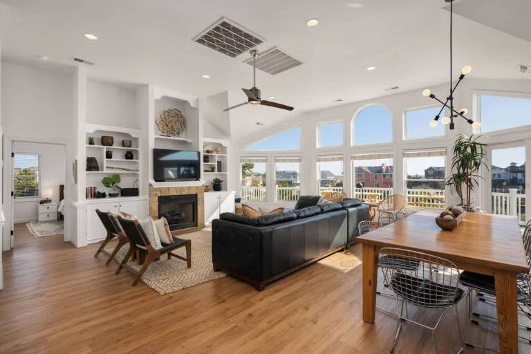 Sleeps 19 Ocean Views 4-Min Walk to the Beach — photo 3