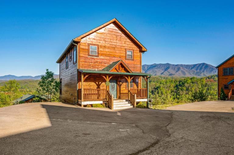 Cabin with jacuzzi, barbeque & pool | Mountain view — photo 4