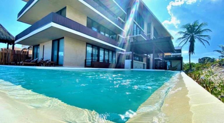 Apartment with pool — photo 3