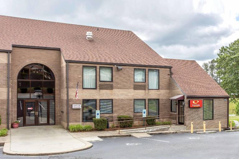 Econo Lodge & Suites Southern Pines - Pinehurst in Southern Pines, NC