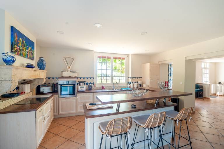 Family-friendly vacation home with terrace, BBQ & yard | Dogs allowed — photo 3