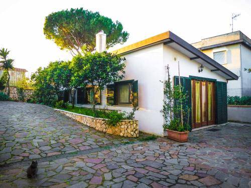 Rental apartment with yard, barbeque & terrace | Next to the beach | Pet-friendly — photo 3