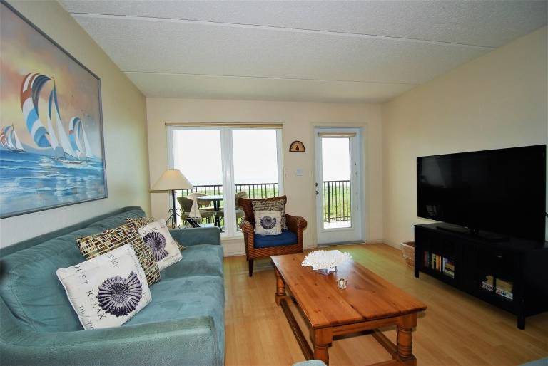 Condo with patio & private pool — photo 3