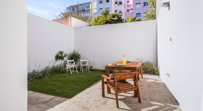 Apartment with garden in Lisbon