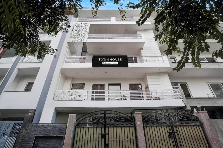 Super Townhouse Sector 46 Huda Market