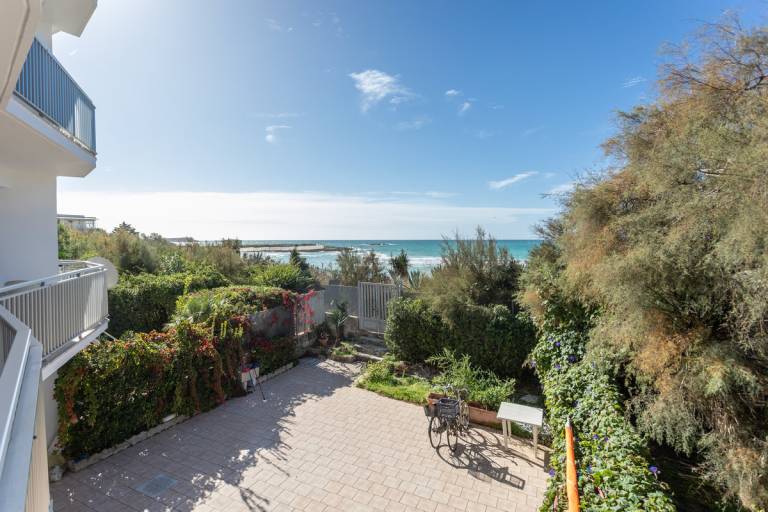 Child-friendly charming holiday apartment with yard | Panoramic view | Next to the beach | Pets are welcome in Porto Cesareo