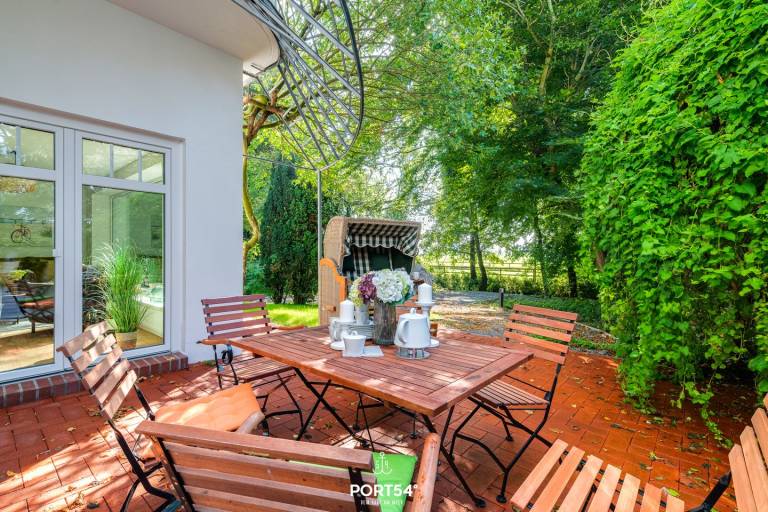 Auster- exklusive Einrichtung auf 120 m² mit Terrasse und Strandkorb in Büsum