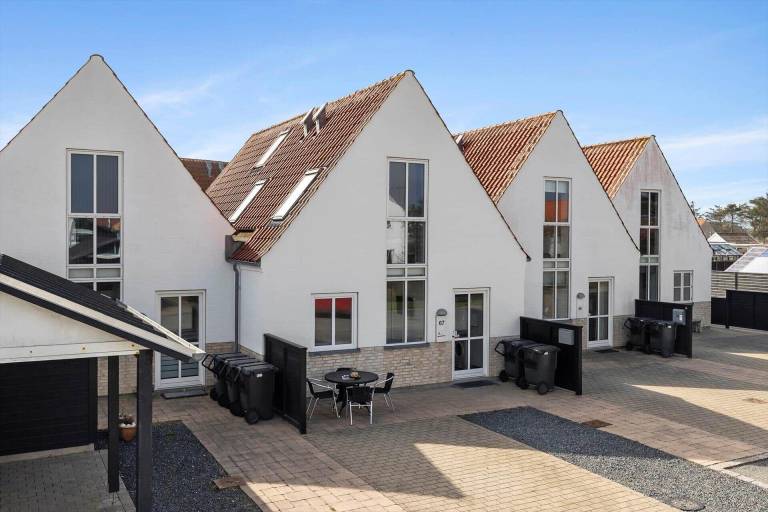 Fully equipped big vacation home with terrace, barbeque & garden | Pets are welcome in Lokken