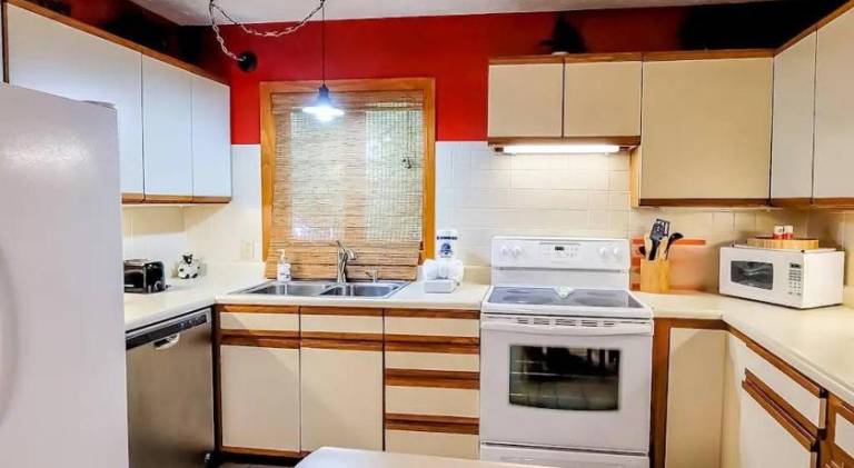 Vacation home with jacuzzi — photo 4