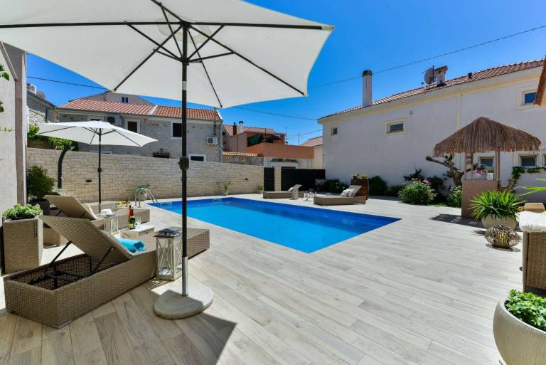 House with yard, private pool & terrace — photo 4