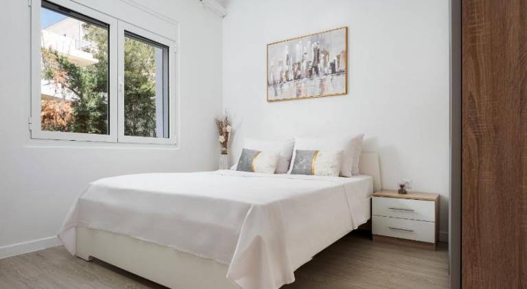 Holiday apartment with patio in Glyfada