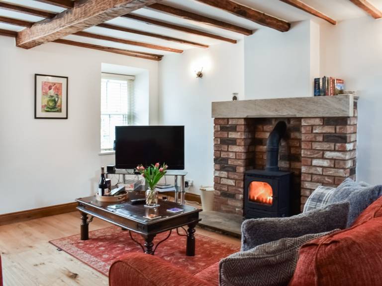Family-friendly cottage with BBQ & yard | River view | Pets allowed — photo 4