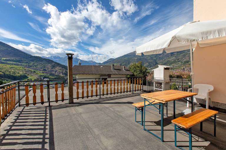 Holiday apartment with patio | Mountain view — photo 4