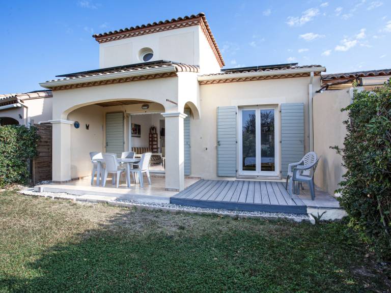 Villa with patio, pool & garden — photo 2