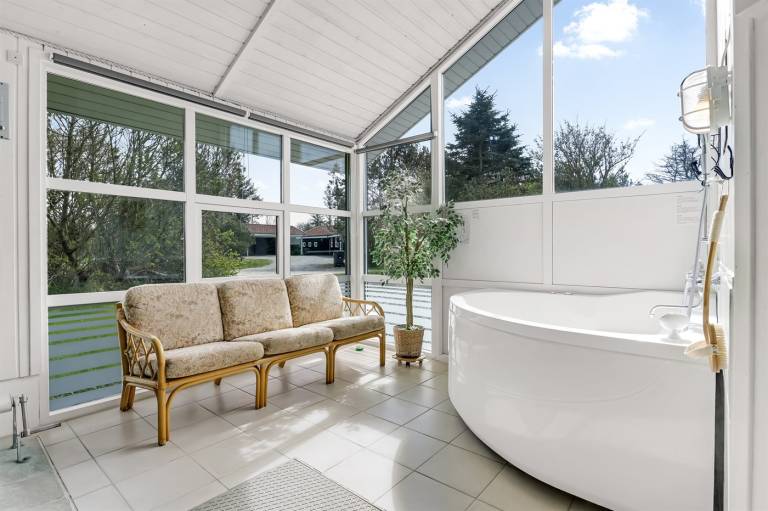 Family-friendly charming vacation home with patio, hot tub & private pool | Pet-friendly — photo 3