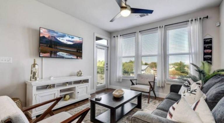 Holiday apartment with pool in San Antonio, TX