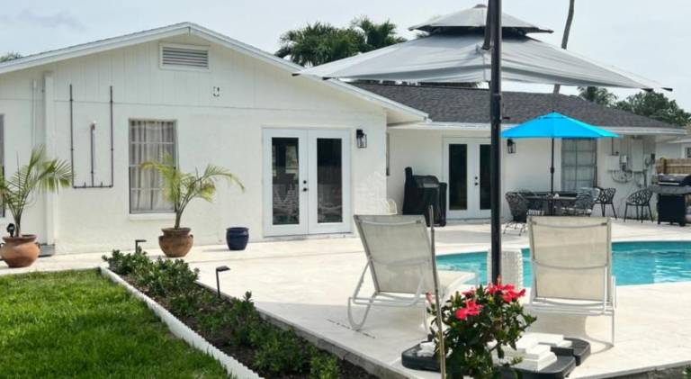 House with pool — photo 5