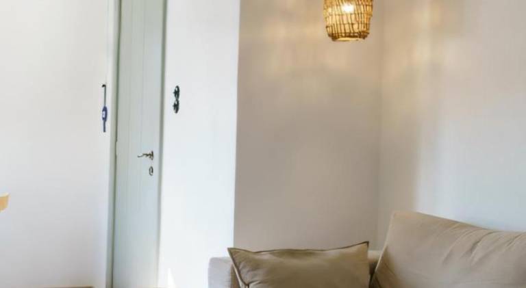 Serviced apartment with patio in Hydra