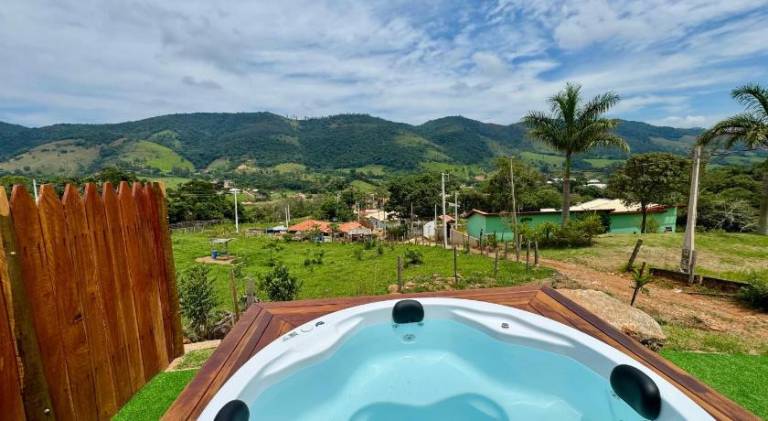 Lodge with hot tub — photo 3