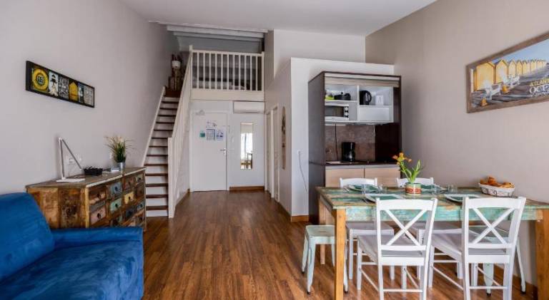 Serviced apartment with pool, patio & yard | Next to the beach | Pets are welcome — photo 3