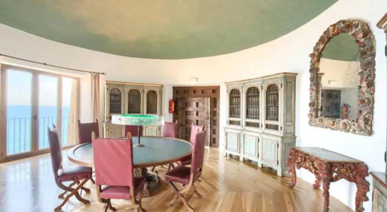 Apartment with pool — photo 3